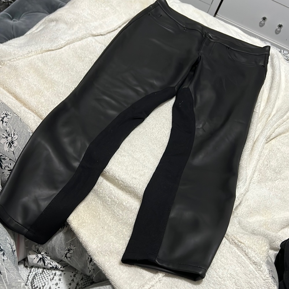 LEATHER PANTS‼️